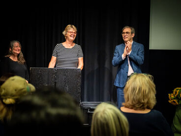 Diplomfeier, Claudia Warnecke (Mitte), Petra Clemens (links) ... Diplomfeier, Claudia Warnecke (Mitte), Petra Clemens (links) .