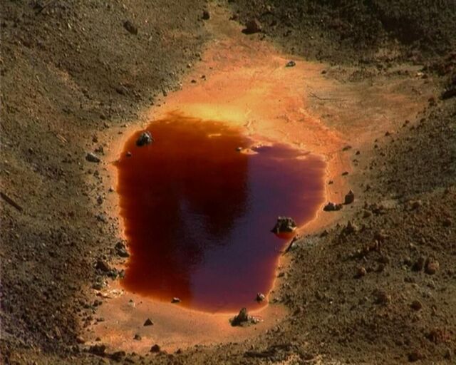 Cover image of the project Pathways in the dust. A topography out of fragments.