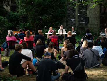 Lesung Literarisches Schreiben, Bibliotheksgarten