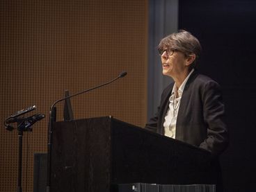 Prorektorin Sophie Maintigneux bei der Diplomfeier