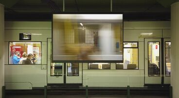 „Subway Blues” von Liang Max Zhu - This is a video designed according to the viewing space, a subway station. I want to use a simple mode to arouse the viewer's short thinking. Maybe it's about the surveillance system, maybe it's about the special period we are going through now, or maybe it just reminds the audience to see what is happening on the platform blocked by the monitor. Gallery image of the project Public Space Video