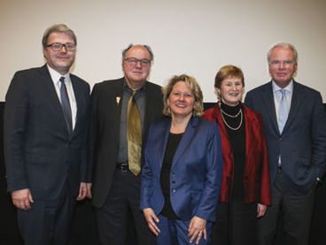 (v.l.) Jan Marc Eumann, Staatssekretär für Bundesangelegenheiten, Europa und Medien des Landes NRW, KHM-Rektor Hans Ulrich Reck, Svenja Schulze, Ministerin für Innovation, Wissenschaft und Forschung des Landes NRW und Henrik R. Hanstein, Vorsitzender der Freunde der KHM e.V.