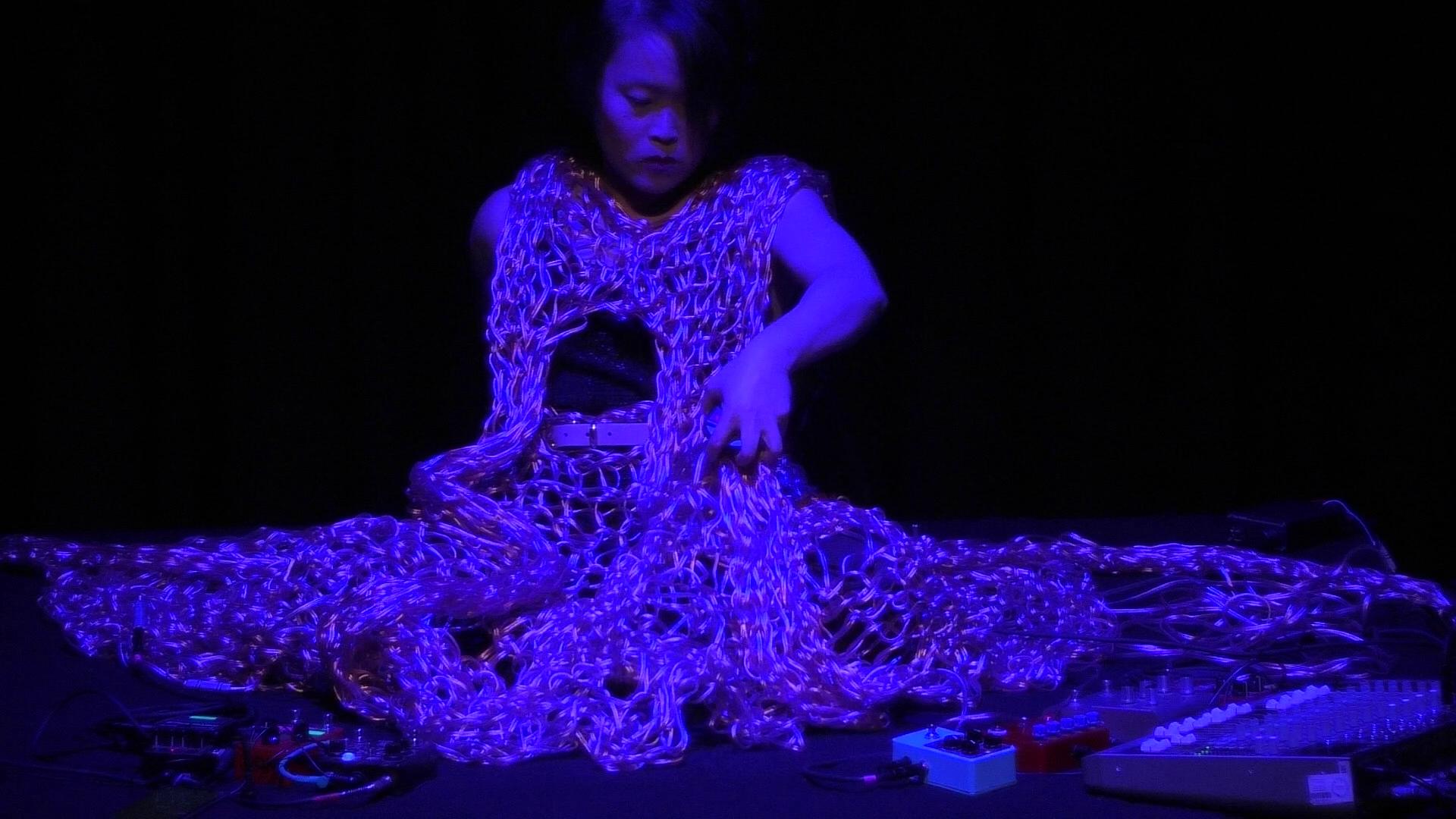 soundings #32: Viola Yip: Between the Lines.