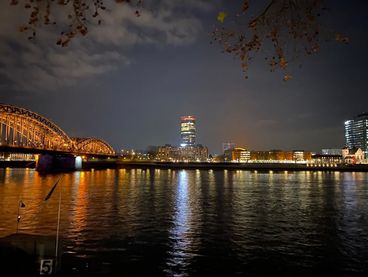 LVR-Turm und Lanxess-Arena, Hintergrund