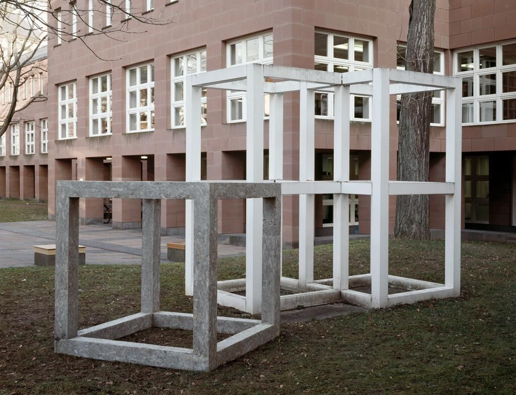 Cover image of the project Skulptur im Innenhof der Badischen Landesbibliothek Karlsruhe