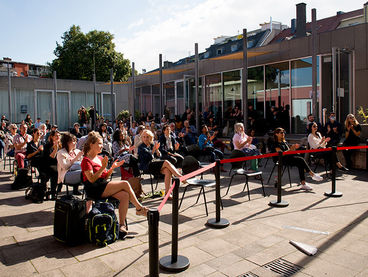 Diplomvergabe, Live-Stream Innenhof