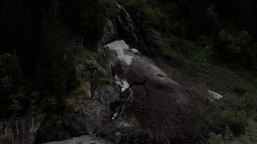 Mountains are falling down documentary; experimental; mountains; avalanches; photography; stories; glaciers; gletscher; essay
