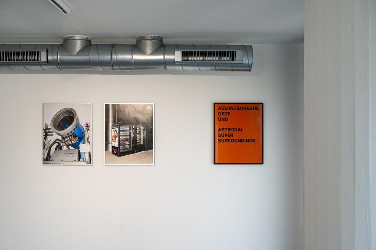 Cover image of the project Austauschbare Orte und Artificial Super Surroundings