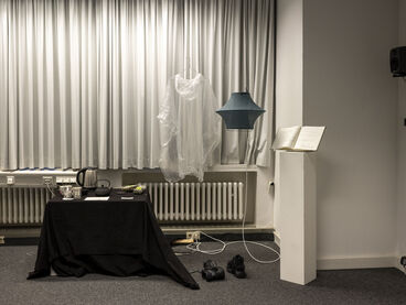 Screeningraum mit Filmen von Manuela Puerta, John Bergerhausen, Ausstattungsdetails: Manuela Puerta