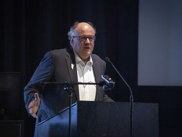 Rundgang-Eröffnung mit Rektor Hans Ulrich Reck