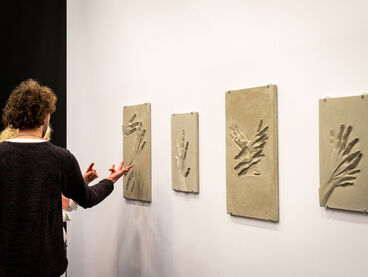 Kristina Lenz & Alex Simon Klug, The Hands Problem, 2023