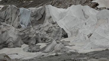 Mountains are falling down documentary; experimental; mountains; avalanches; photography; stories; glaciers; gletscher; essay