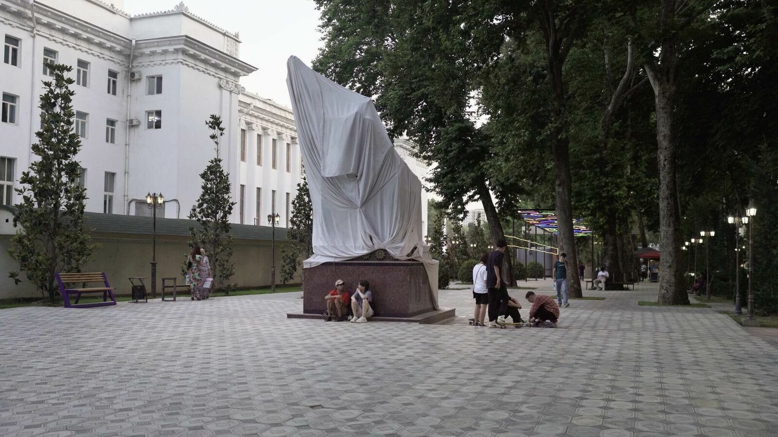 Gallery image of the project Elbows in Shatters