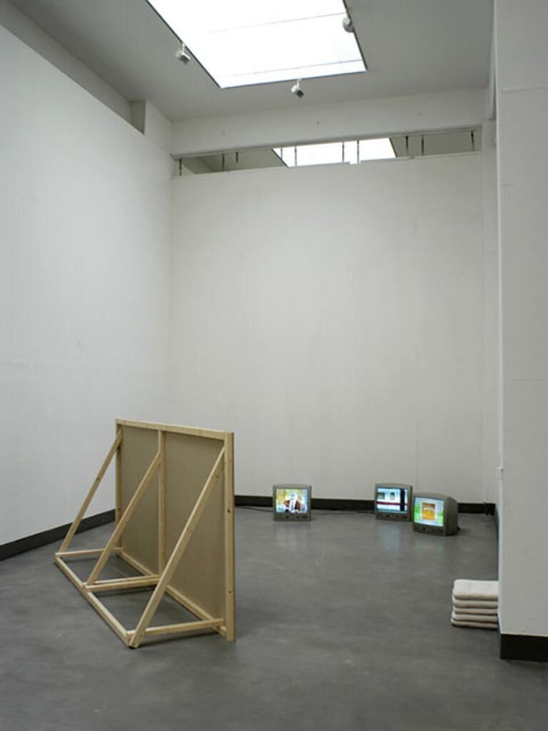 Cover image of the project schon siegt die fiktion über die realität, schon gibt es blut und rätsel...