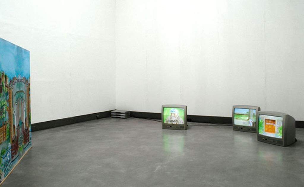 Gallery image of the project schon siegt die fiktion über die realität, schon gibt es blut und rätsel...