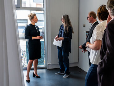 Mit Kuratorin Heike Ander in Glasmoog