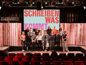 Lange Nacht der Gegenwart: Mit Jenifer Becker, Yevgeniy Breyger, Ulrike Draesner, Frédéric Forte, Guo Xiaolu, Alina Herbing, Juliana Kálnay, Dagmara Kraus, Nadja Küchenmeister, Annette Pehnt, Ulrich Peltzer, Nastasja Penzar, Kerstin Preiwuß, Monika Rinck, Kathrin Röggla, Tanja Šljivar, Gerhild Steinbuch, Sonja vom Brocke. Bühnenbild: Suse Itzel