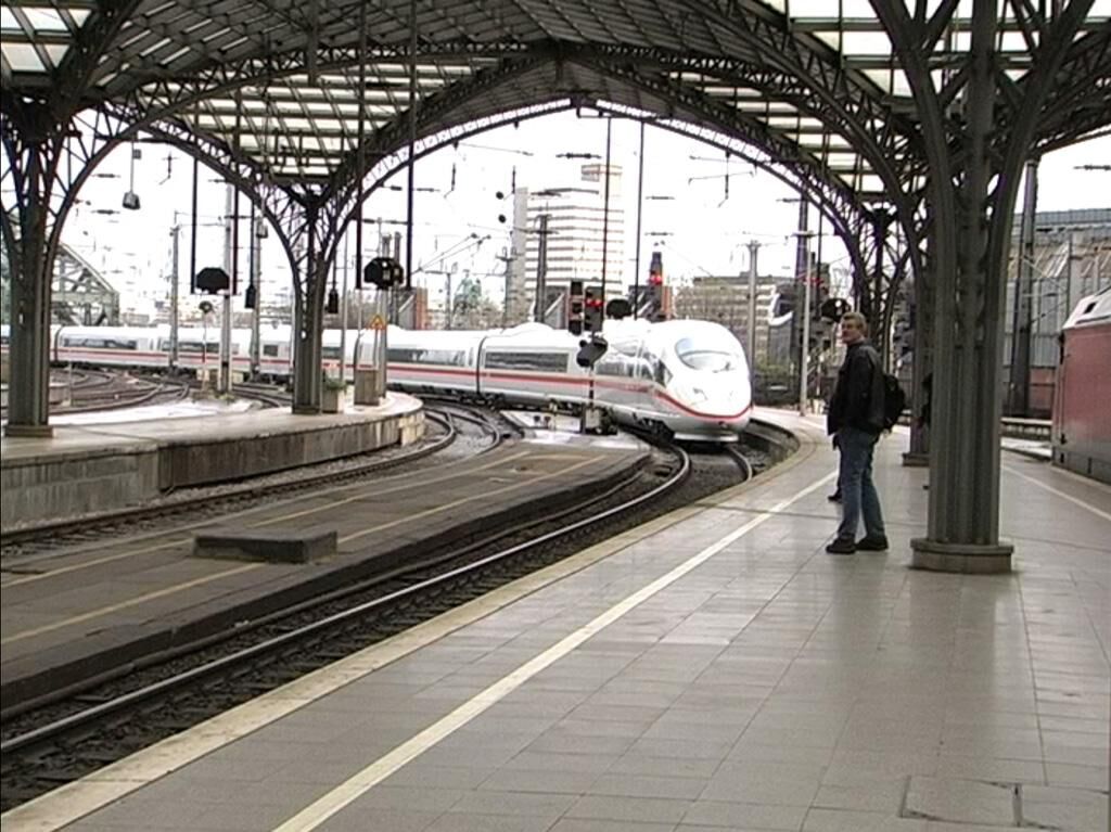 Gallery image of the project 1896 Lumière vs 2008 Suna in Cologne