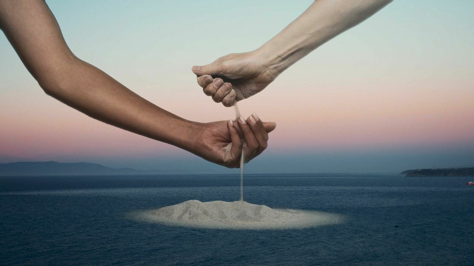 Cover image of the project تَناثُر البحر (Scattered Sea) 