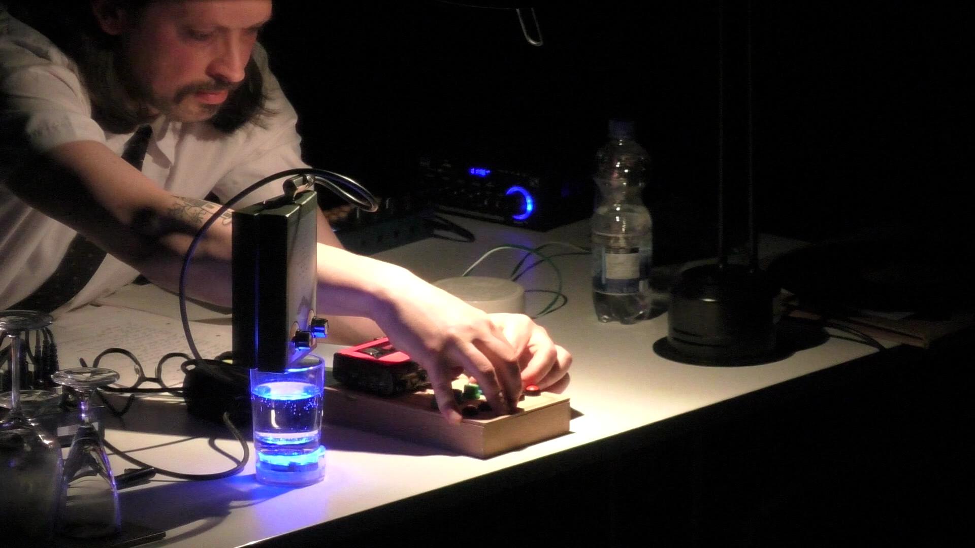 soundings #41 - Ach Kuhzunft. Artist and musician Achim Zepezauer as guest at the KHM.