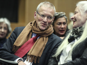 Prorektor Frank Döhmann mit Christiane Reck im Vordergrund